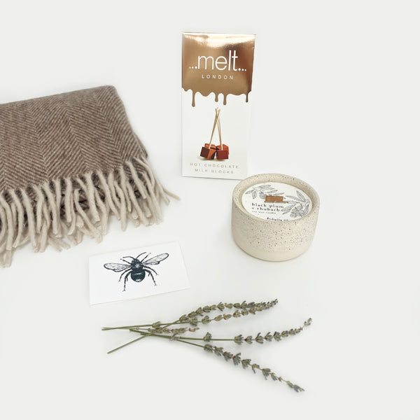 Snuggle Up in Style: Cosy Gift Ideas for Dark Winter Nights