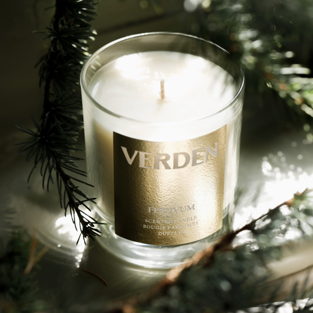 Verden Festivum Candle surrounded by ferns